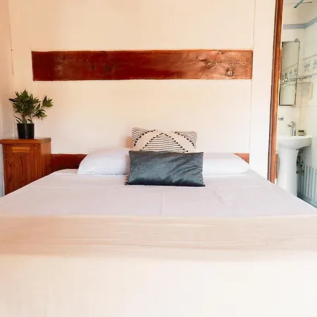 A Duplex In A Gozo Village Square 维多利亚