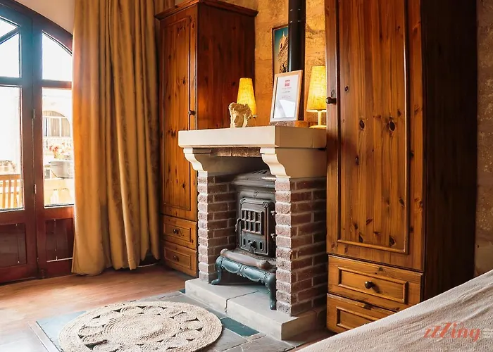 Daire A Duplex In A Gozo Village Square *